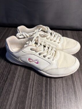Nfinity  Fearless Sneaker NFS 202300 Size 5